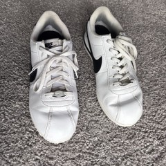 Size 6.5 (GS) – Nike Cortez Basic SL Low White – 904764-102