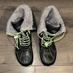 UGG Butte II CWR Glow Graphic Waterproof Boots Black Green Kids Youth Size 5
