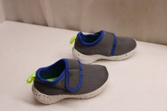 Carter’s Lorena Kid’s Eco Friendly Machine Washable Easy On/Off Sneaker, Size 5