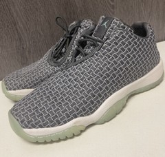 New Air Jordan Future Low BG Wolf Grey/Emerald Rise GS Size 7Y 724813-006