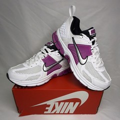 Nike Vomero 5 (GS) White/Metallic Platinum Mesh Low Top Sneakers 5Y/6.5W