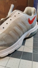 Nike Air Max Invigor ‚White/Wolf Grey/Black/University Red‘ – CZ4196-100 Sz 5Y