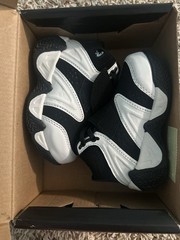 SHAQ Devastator Mid Top Basketball Sneakers Black/White Kids US 6 EU 22