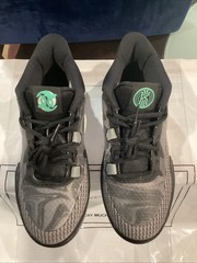 Nike Kyrie Flytrap Basketball Sneakers Black White Size 7Y Men 7 Women 8.5