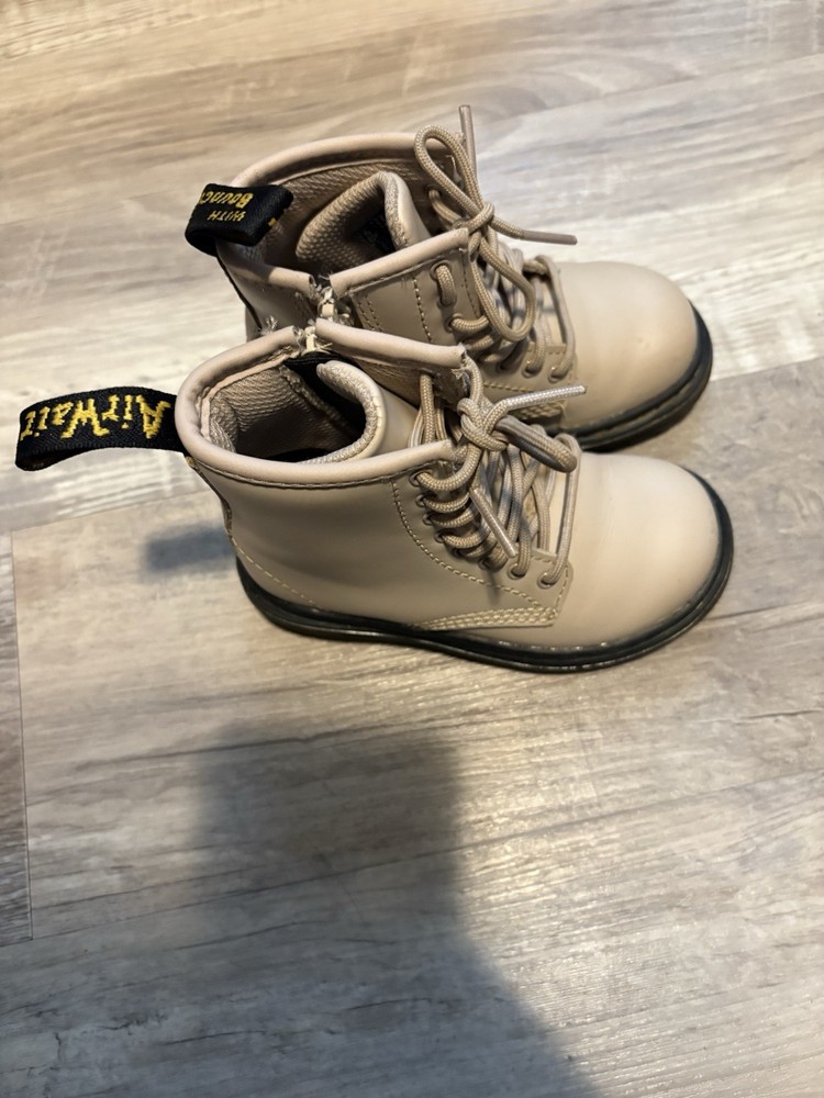 Dr. Marten’s 31285 Toddler Bone Mid Top Leather Combat Boots – Size: US 7