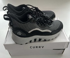 Under Armour PS CURRY 3Z 24 Boys Size 5.5Y Black + Gray Basketball Sneakers New