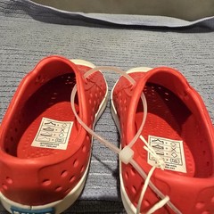 Native Jefferson Kids Sneakers – Torch Red & Shell White, US C5, New
