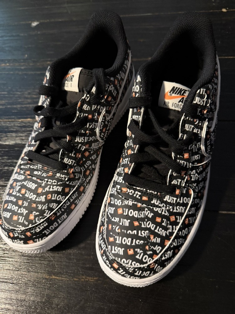 Nike Air Force 1 ’07 LV8 Size 7 Black Athletic Just Do It Sneakers-FAST SHIPPING