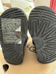UGG KIDS BAILEY BUTTON II – SIZE 10 Black NEW IN BOX