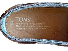 New Without Tags Toms Bimini Gray Chambray Skull Crossbones Stripes Y6
