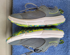 Under Armor Charge Assert 10 Gravel Lime Youth 4Y EVA Lining Everything Shoe EUC