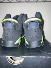 PRE-OWNED JORDAN 6 RETRO (PS) ELECTRIC GREEN SIZE 2.5