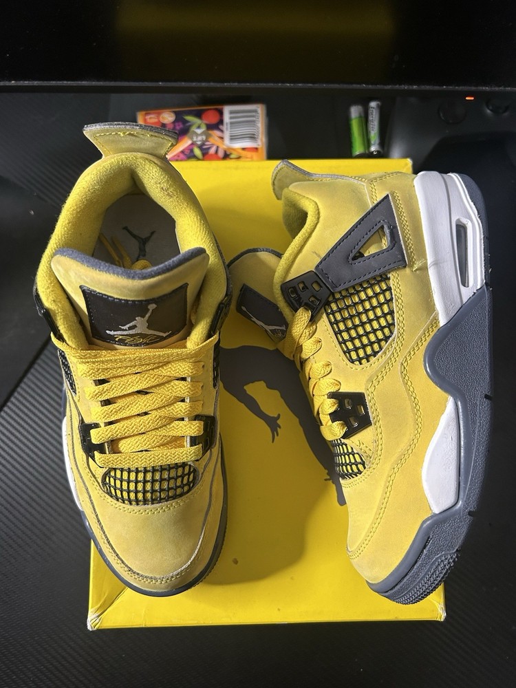 Jordan 4 Lightning Size 4y