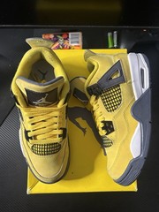 Jordan 4 Lightning Size 4y