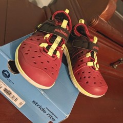Striderite Phibian Red Boys Size 8 NEW!!