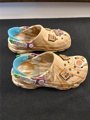 CROCS Cinnamon Toast Crunch All Terrain Clogs Sandals Kids Sz J4 + Extra Jibbitz