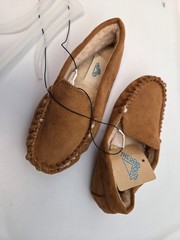Thereabouts Kid’s slippers/moccasins Faux Suede/Fur size 10-11 NWT $35