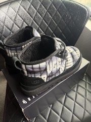 UGG Unisex Kids Ankle Bootie Boot Lace-Up Graphic Logo Black Gray White