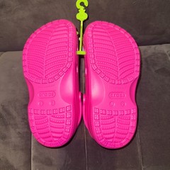 Crocs Size 2 Junior Hot Pink Classic Baya Clog Logo NWT