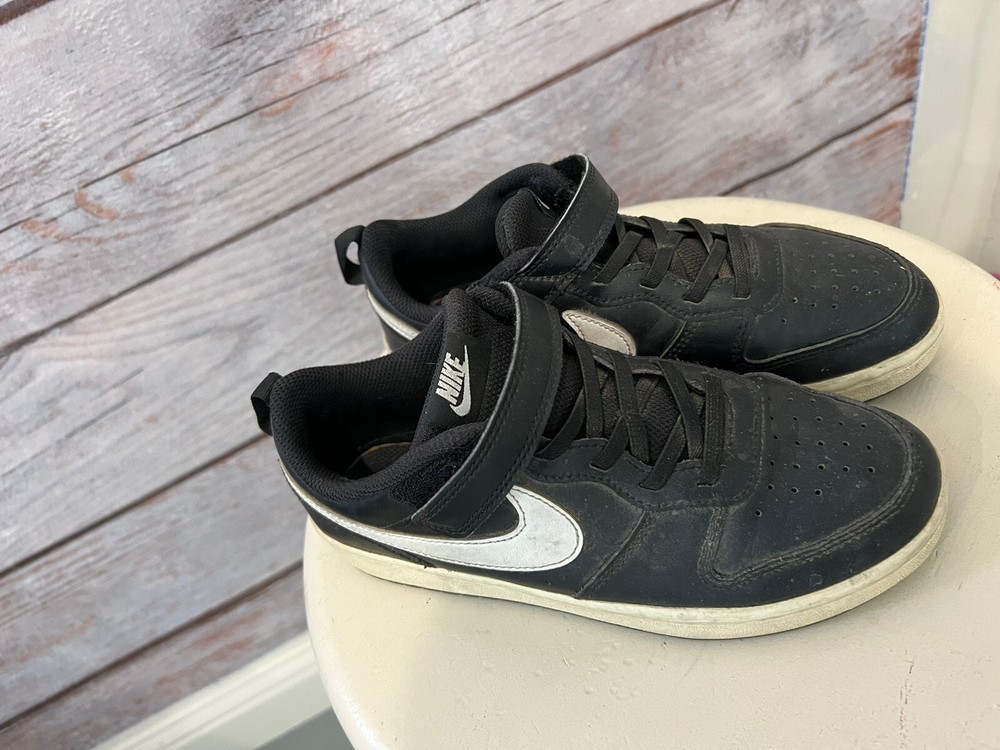 Nike Black Athletic Shoes White Swoosh „All Day Play“ Soles Youth Size 3