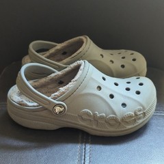 Crocs Unisex Size 1 Light Gray Classic Fleece Lined Outdoor Fall Clogs