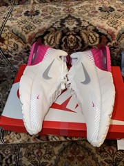 Nike Air Max Phoenix „Summit White/ Wolf Grey/Laser Fuchsia“ Size 5Y