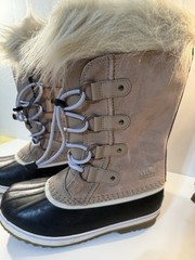 Sorel Joan of Arctic waterproof lace up Kids Beige Suede Winter Boots sz 5