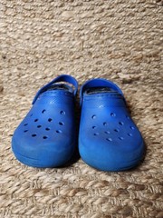 Crocs Classic Comfort Clog Unisex Size J4 Blue Fur Lined Fuzzy Warm Shoes
