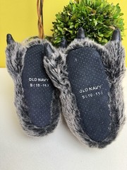 MONSTER SLIPPER “ DON’T CRY WOLFE “ CUSHIONED Kids Size Small 10/11
