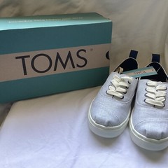 Toms youth grey chambray cordones cupsode sneakers brand new with box size 3.5
