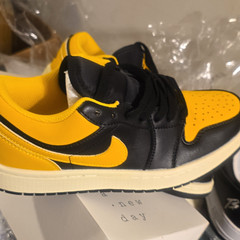 Jordan Air Jordan 1 Low Yellow/Black Leather Low Top Sneakers Kids US 5 EU 37