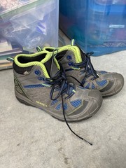 Merrell Capra Mid Waterproof Boys Hiking Boots Size 4M