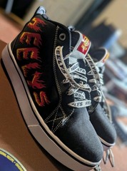 Kids Heelys Flame Racer 20 Mid Wheel Shoes (Size YOUTH 5) excellent condition!!