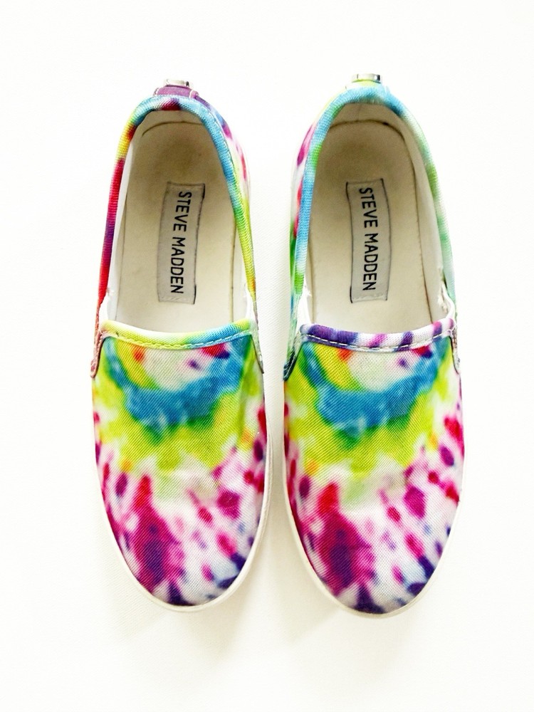 Steve Madden Kids Tie-Dye Slip-On Canvas Sneakers, Size 1 – Rainbow Hued 🌈