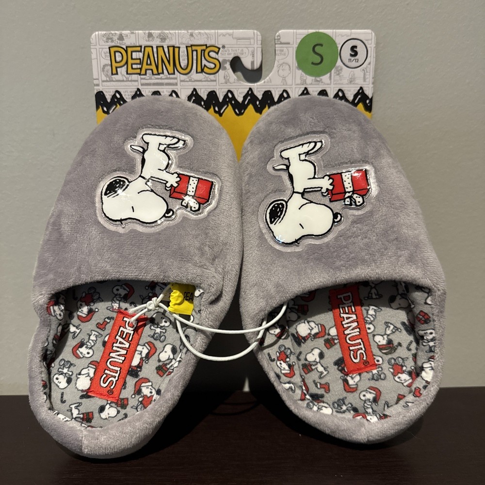 Peanuts Snoopy Kids Slippers Size Small 11/12 New Unworn