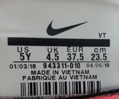 Nike Epic React Flyknit (GS) Youth’s Size 5Y Running Shoes Gunsmoke