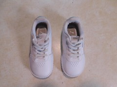 Classic Puma Carina Metallic silver strip White Kids Sz 9 Elastic Laces Sneakers