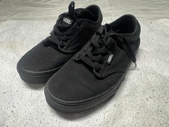 Vans Youth 6 Black Off The Wall . Only Worn A Couple Times !!