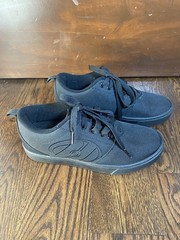 Black Heelys Youth – Size 5 – Missing Wheels