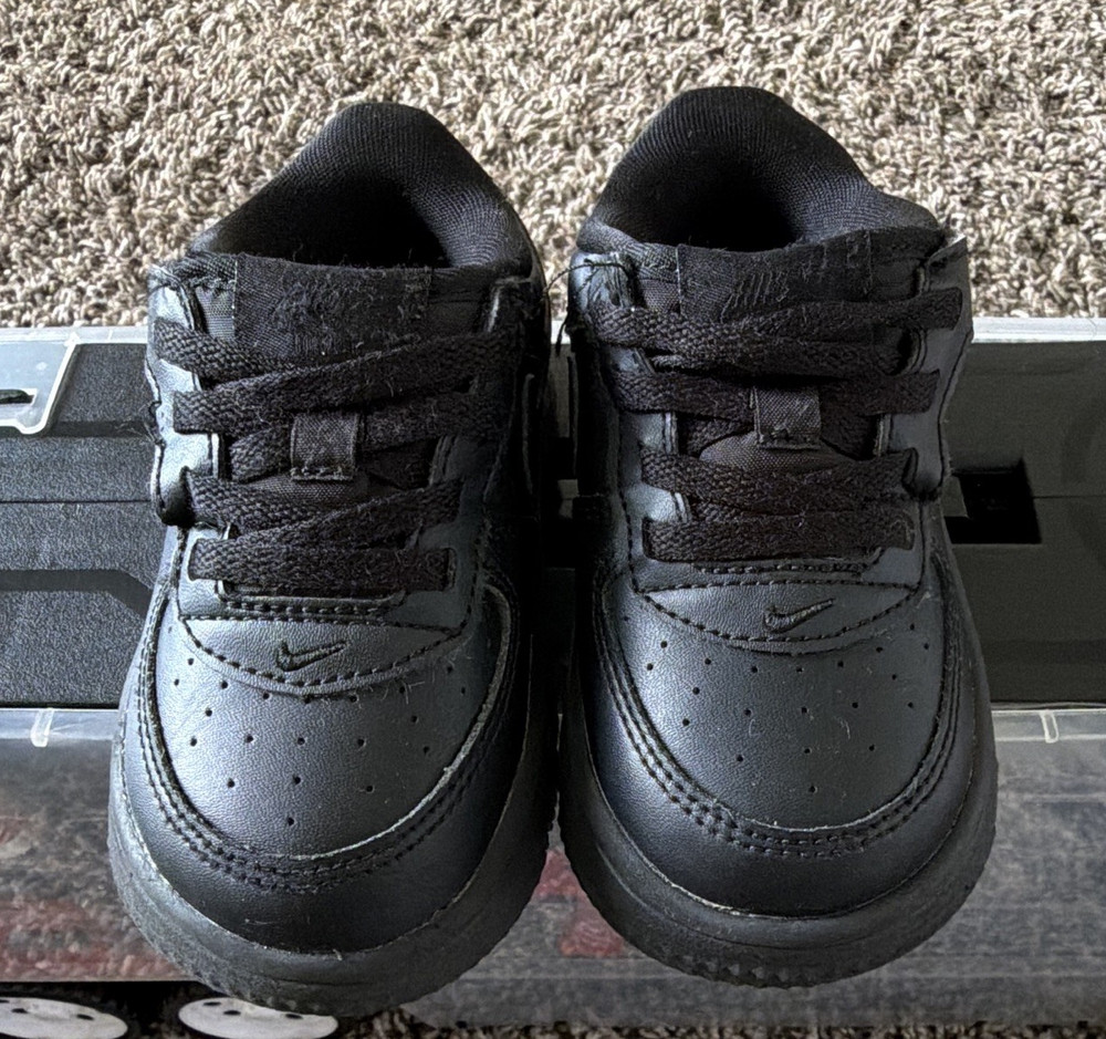 Nike Unisex Kids Sneaker Black Low Top Lace Up Round Toe Sz 7