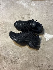 Nike Air Max Plus ‚Triple Black‘ Running Sneakers 6 Youth