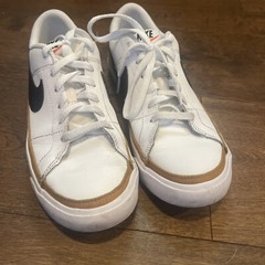 Nike Low Top Blazer Dunks White Black tan Woman’s 7 Youth 5.5 Sneakers Shoes
