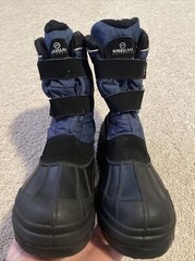 Magellan Kids Youth Snow boots waterproof rain boots GS size 6