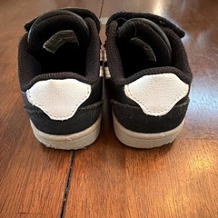 Cat & Jack Unisex Kids Black Hook & Loop Strap Low Top Sneakers, US 6