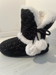 NWT Chinese Laundry Black Sweater Boots Size SM 5-6 Kids Teens. Rare Find