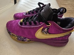 Nike lebron 20 young heirs. size 6y-6.5y.unisex(gs) cut small more like 5.5y.