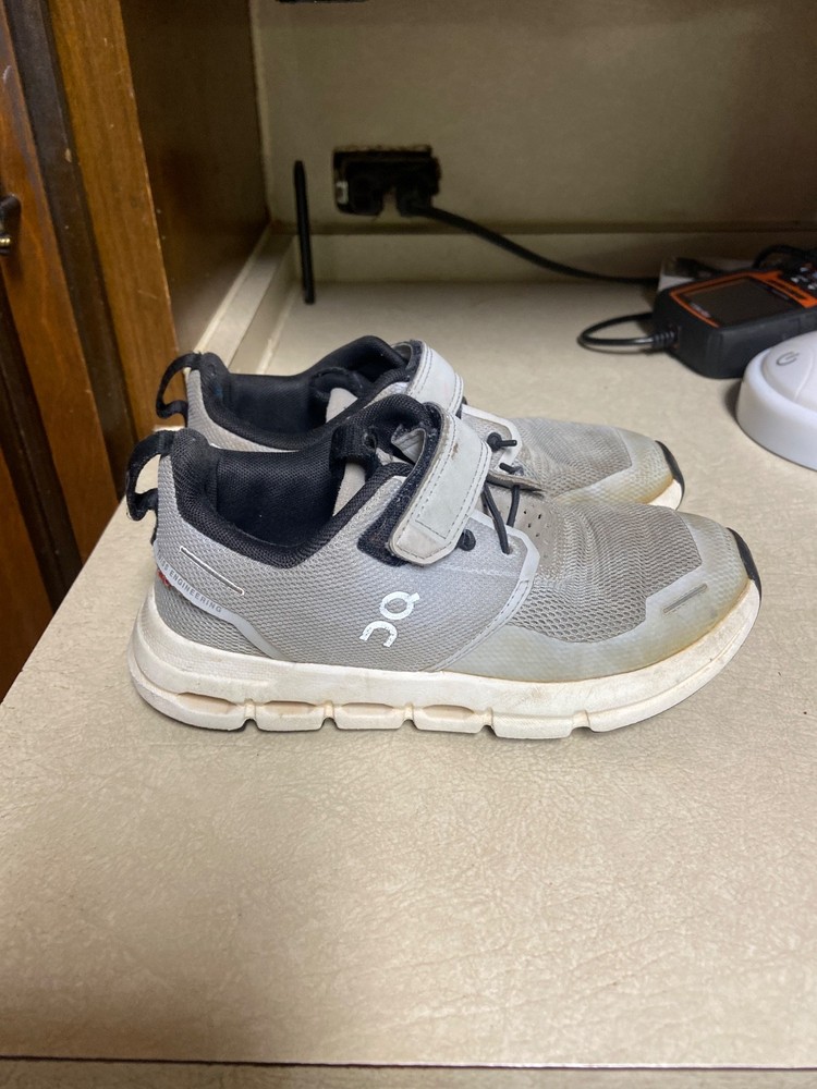 on cloud shoes kids size 13