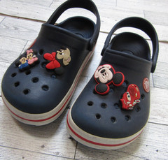 Crocs Classic Lined Clogs with Mickey Minnie Charms Kids Size 10/11 Blue