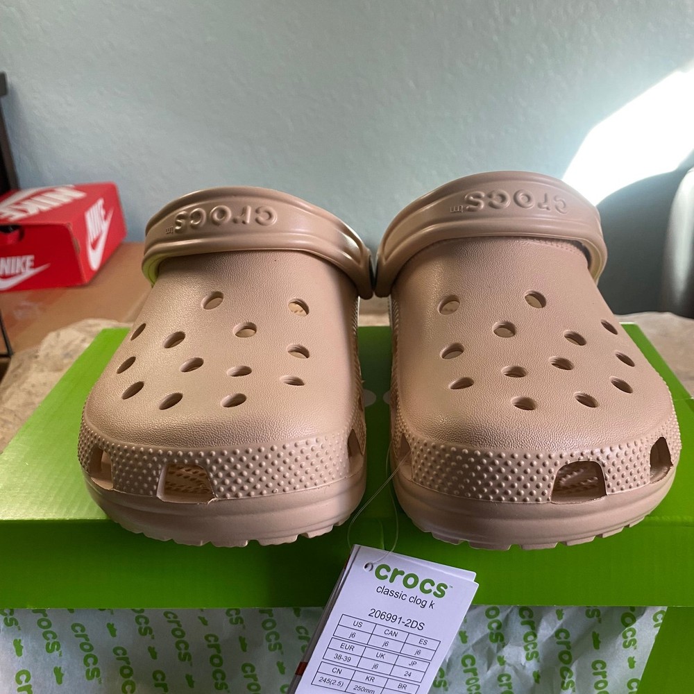 Crocs Kids Classic Clog K – Shitake Brown – Size J6