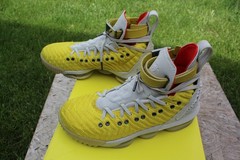 NIKE LeBron XVI Bright Citron/Light Bone Basketball Shoes PO/Great Cond Sz 8Men